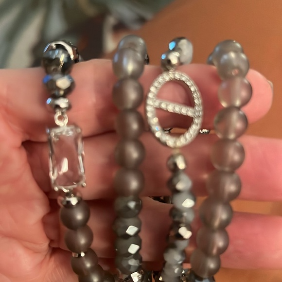 Beautiful Glass Beaded Stretch Peweter Bracelets - Picture 3 of 4